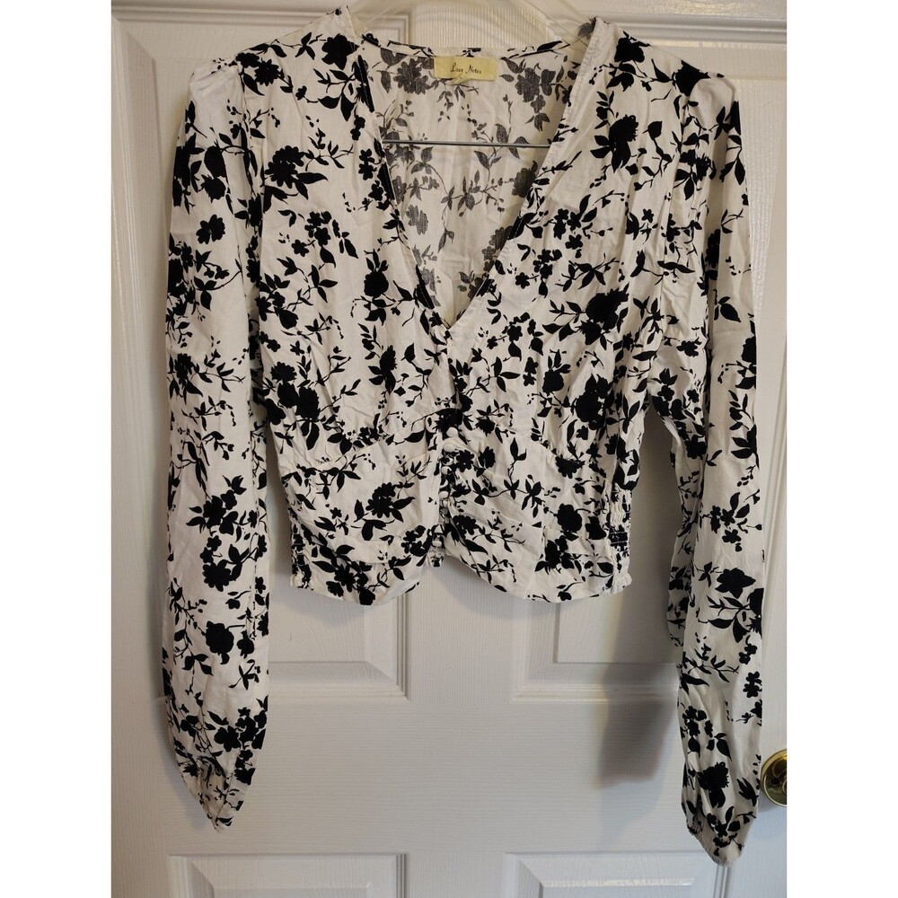Love Notes Women’s White & Black Floral V-Neck Long Sleeve Smocked Ruffle Blouse
